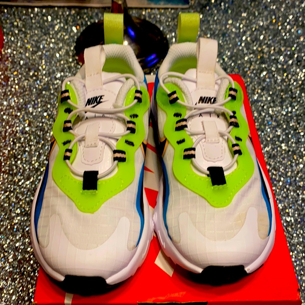 NIKE AIR MAX 270 RT